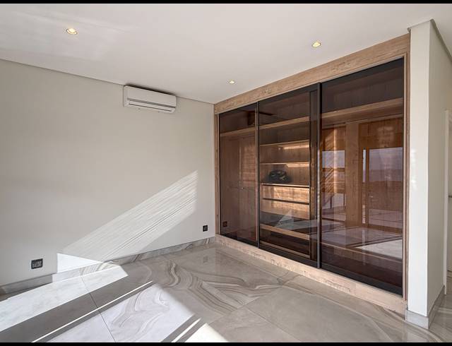 6 BEDROOM HOUSE FOR SALE IN IZINGA